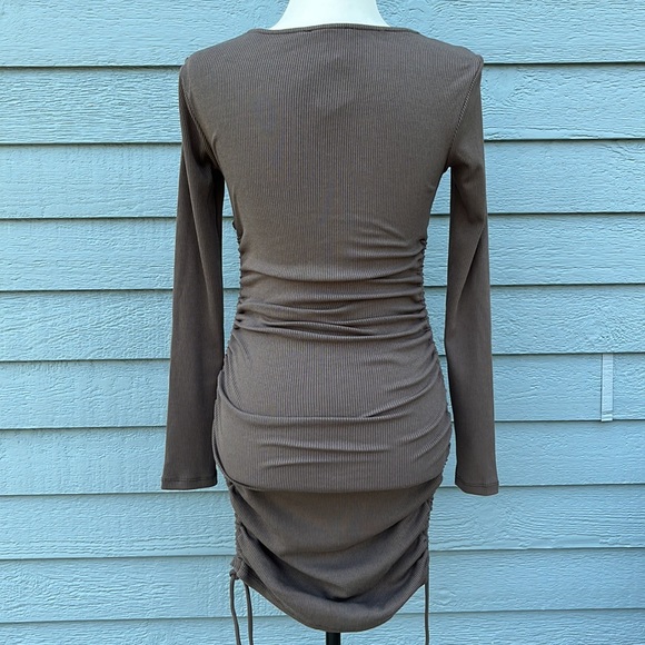 Idem Ditto Cinched Bodycon Dress - Picture 3 of 10